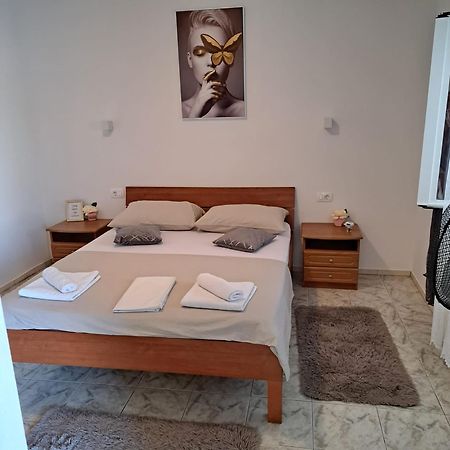Iva Apartman Sa Bazenom Donji Zemunik Εξωτερικό φωτογραφία