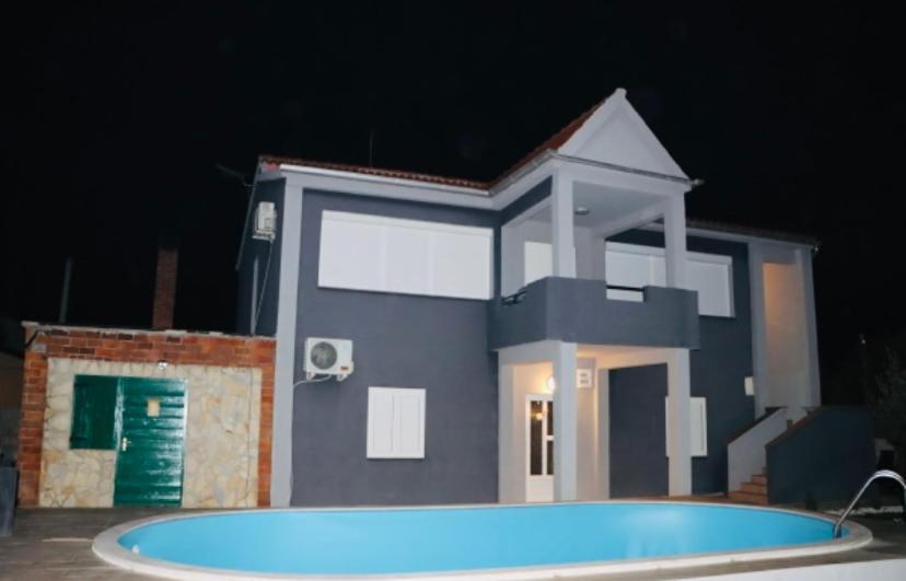 Iva Apartman Sa Bazenom Donji Zemunik Εξωτερικό φωτογραφία