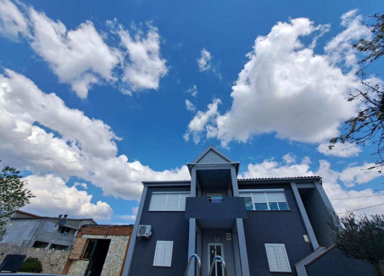 Iva Apartman Sa Bazenom Donji Zemunik Εξωτερικό φωτογραφία