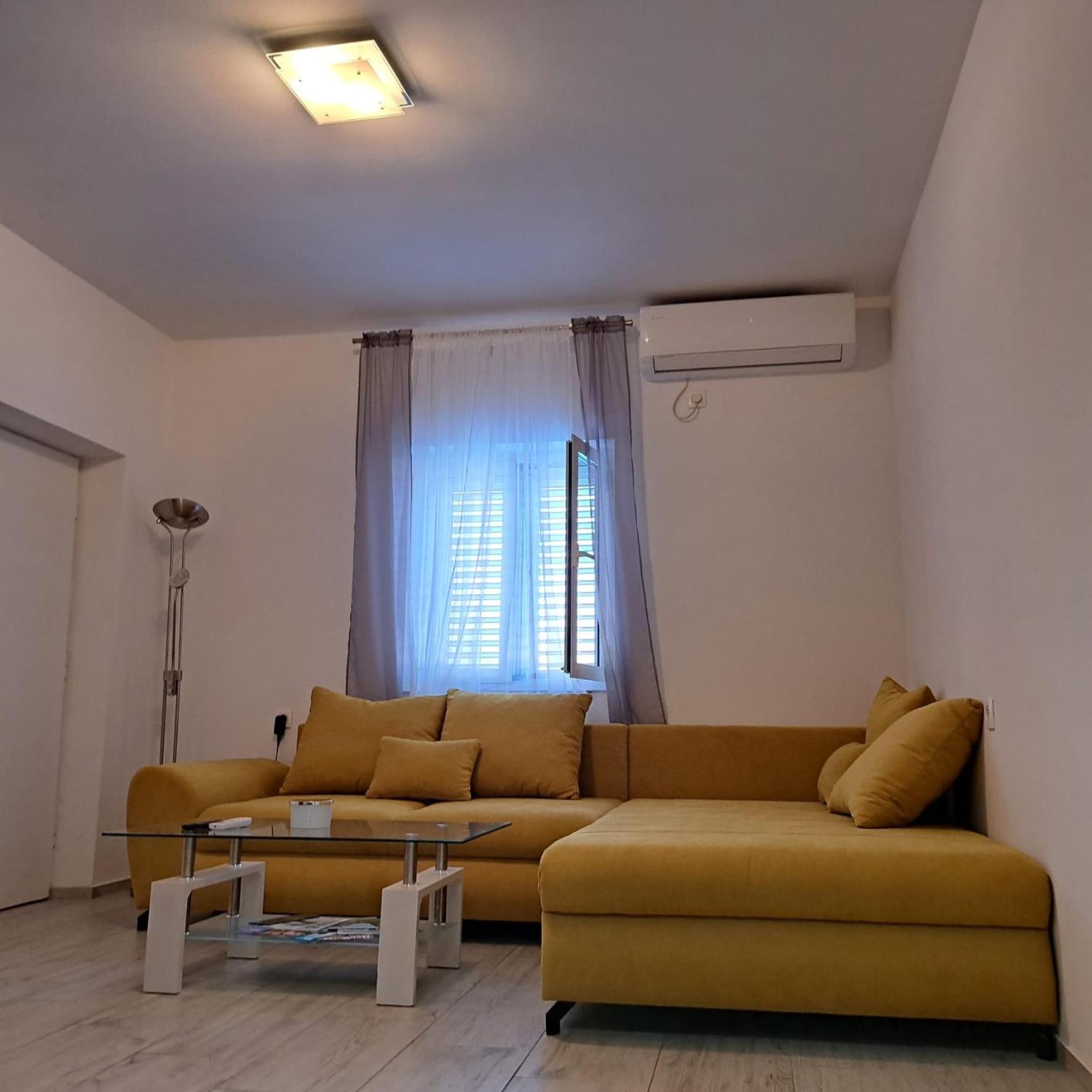 Iva Apartman Sa Bazenom Donji Zemunik Εξωτερικό φωτογραφία